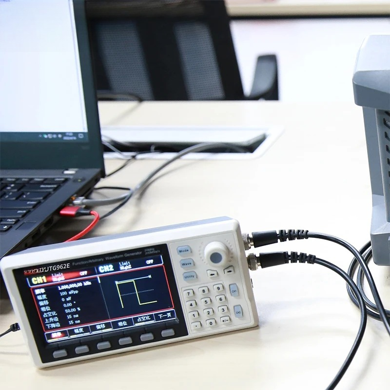 Function Signal Generator UTG9 - Function Arbitrary Waveform Generator recension och pris
